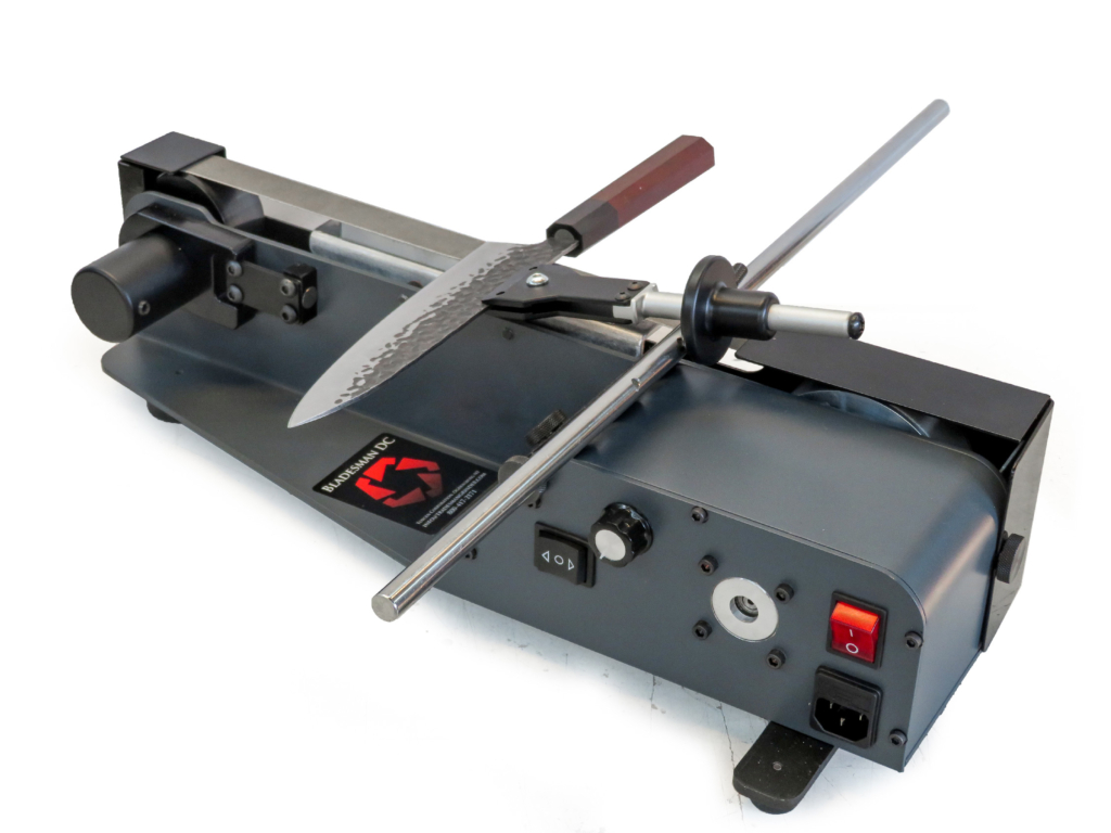 Toycen-Bladesman-Knife-Sharpening-System-With-Damascus-Knife-Operators-Quarter